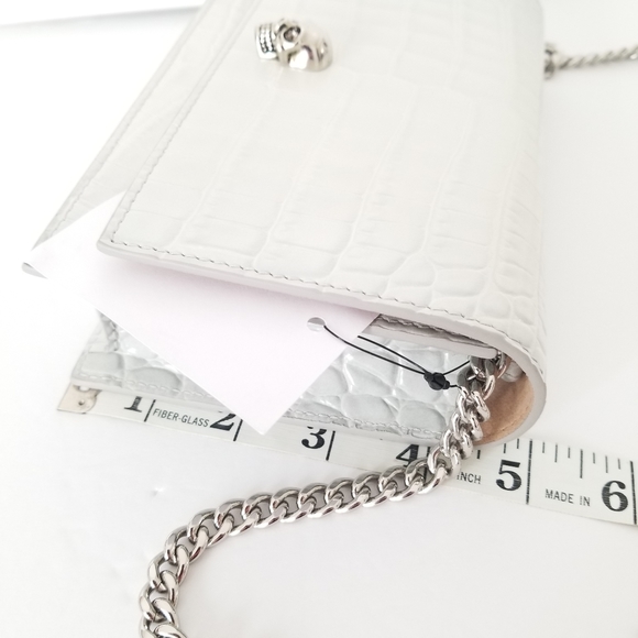 Alexander McQueen Skull Croc-Embossed Leather Chain Crossbody Light Gray - Picture 5 of 12